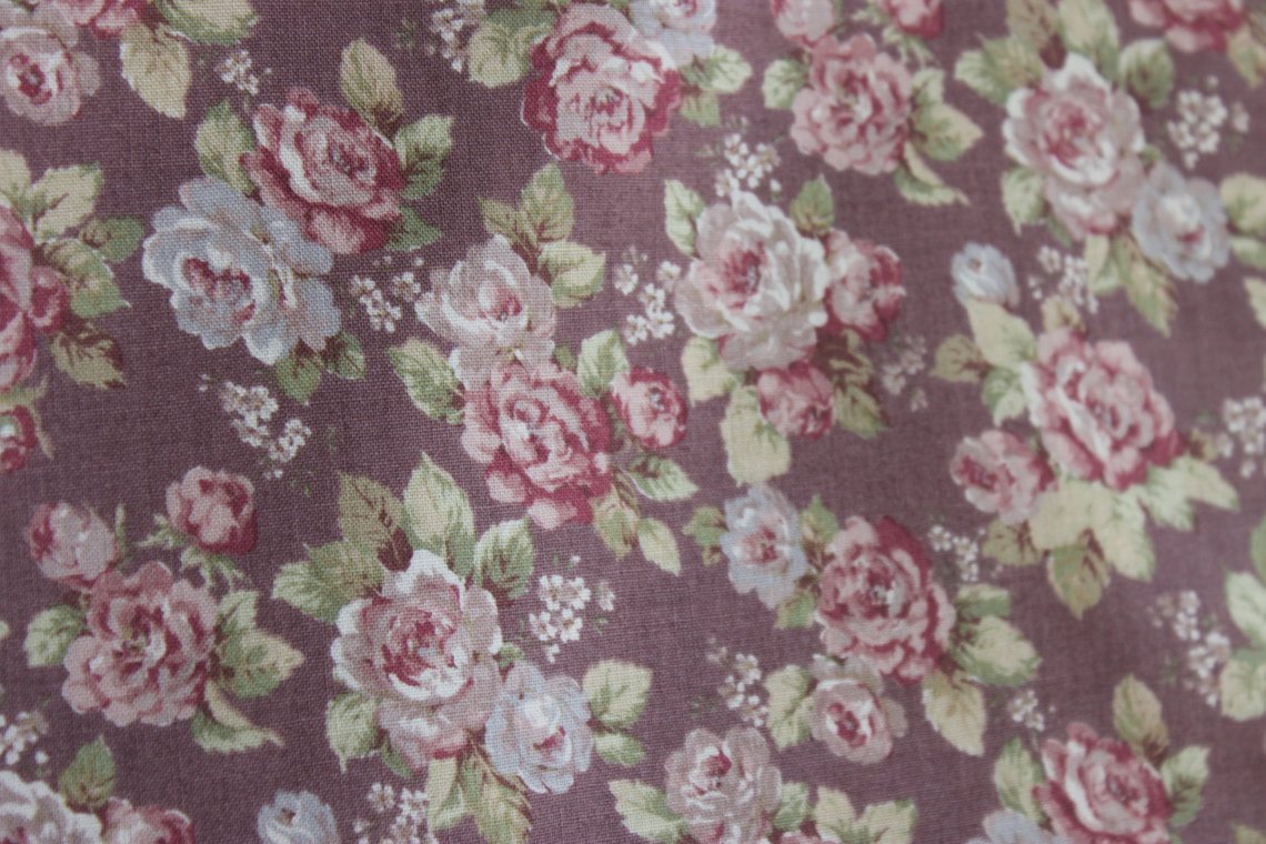 Yuwa cotton fabric Scattered Roses on Plum YWP816844E