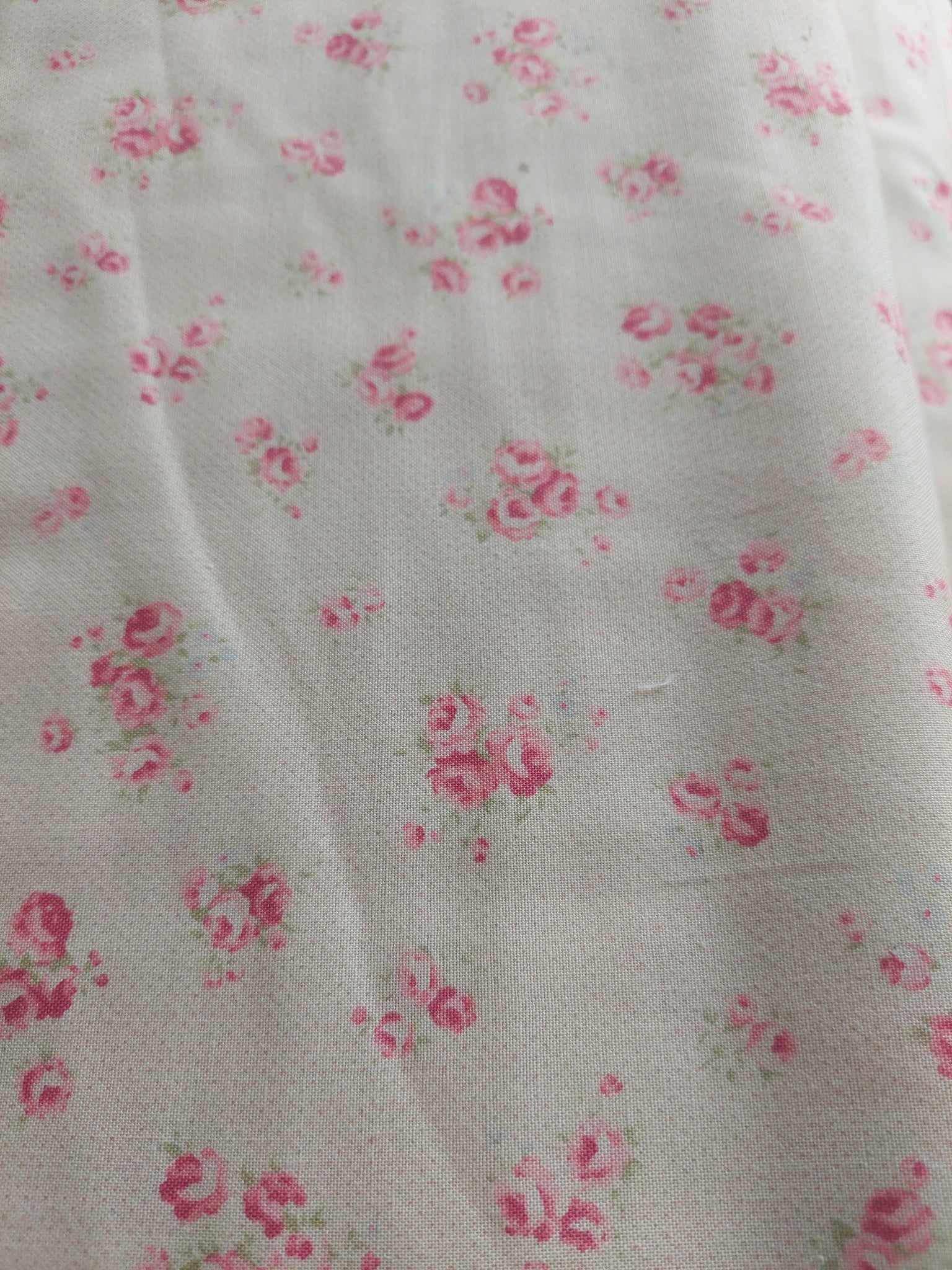 Durham Quilt Collection cotton fabric by Lecien 31072-11 Pink Roses on ivory