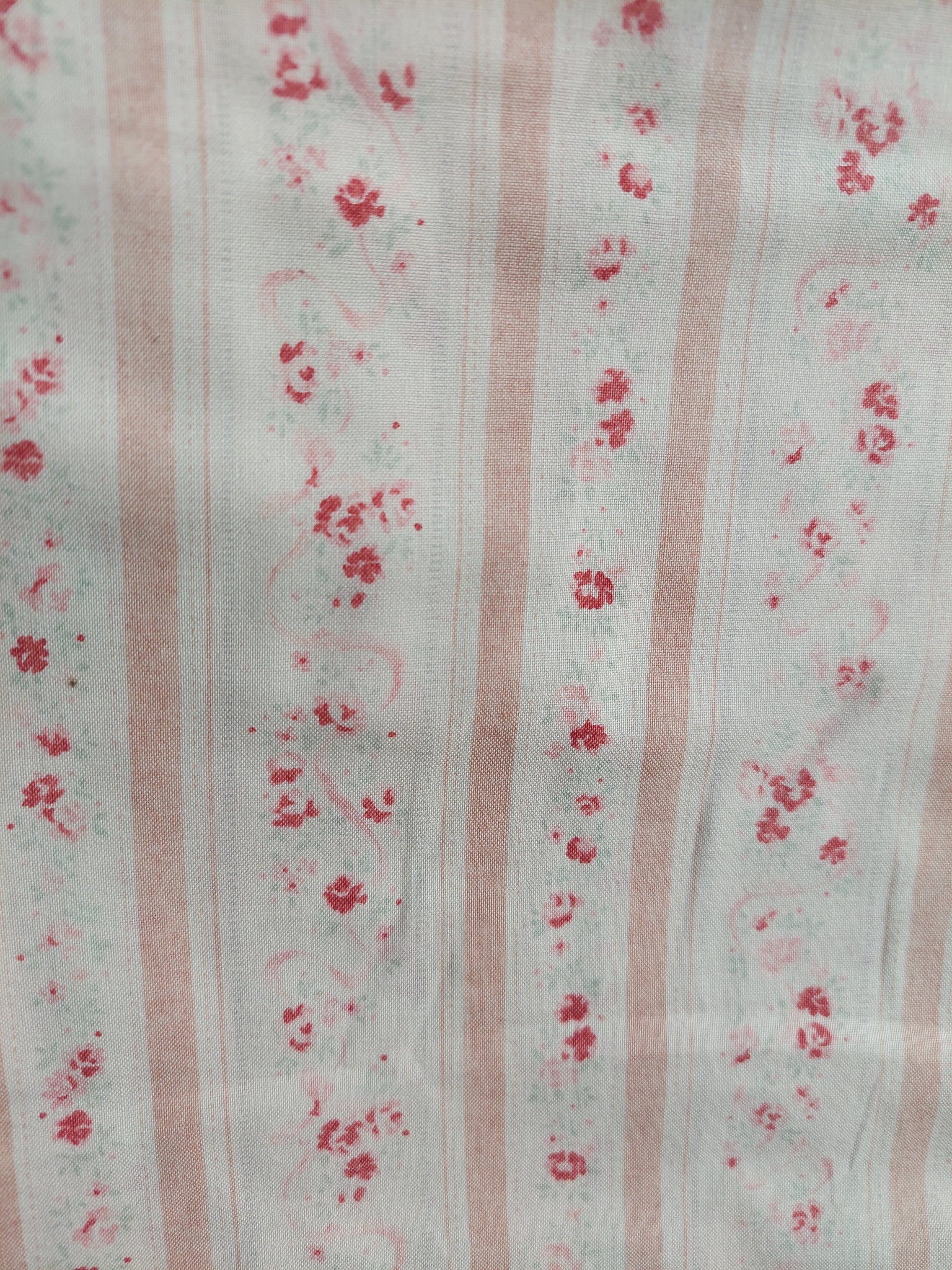 Durham cotton fabric by Lecien 9542P Roses on ivory