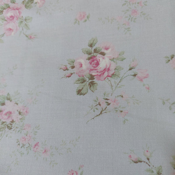 Yuwa cotton fabric Small Roses on Cream 816298-K Small lavender roses on pale gray