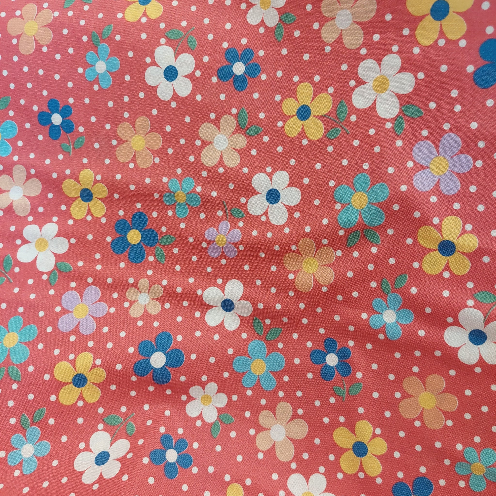 Yuwa cotton fabric Daisy Flowers 819960D Daisies on Red
